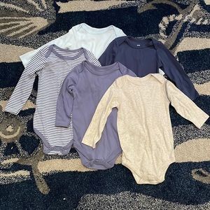 Long Sleeve Onesies lot size 18 Months